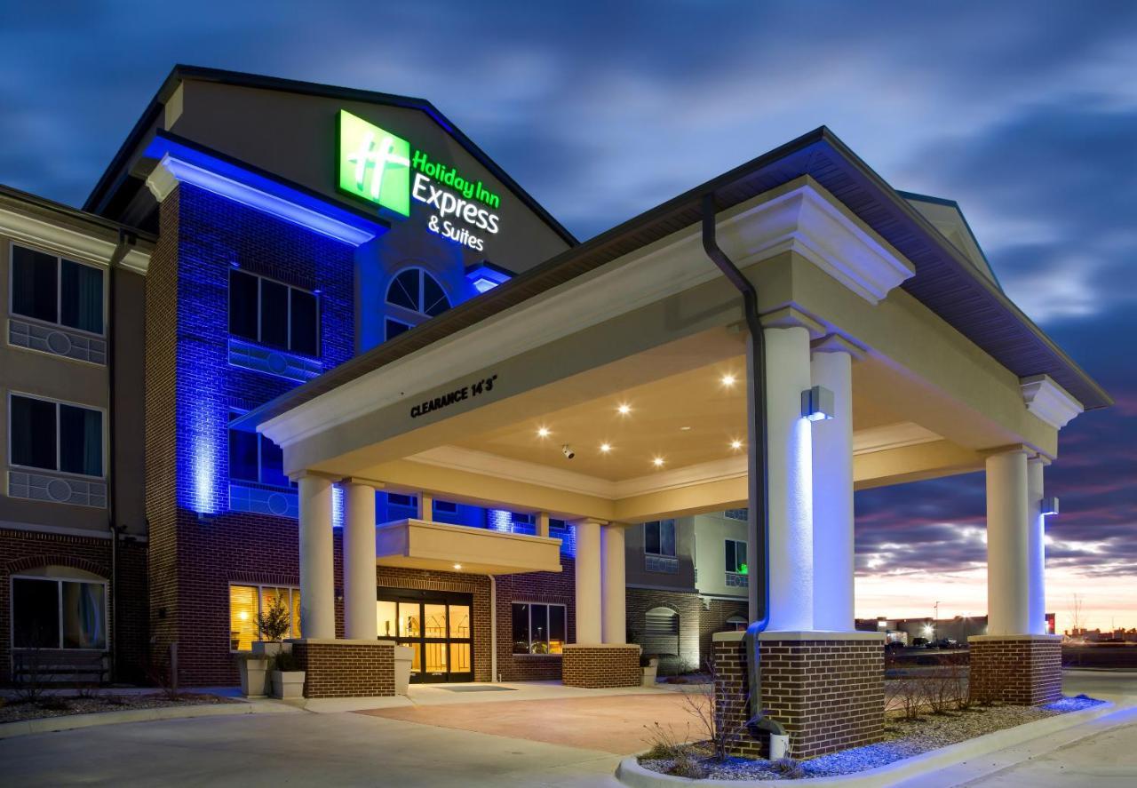 Holiday Inn Express & Suites Nevada By Ihg Bagian luar foto