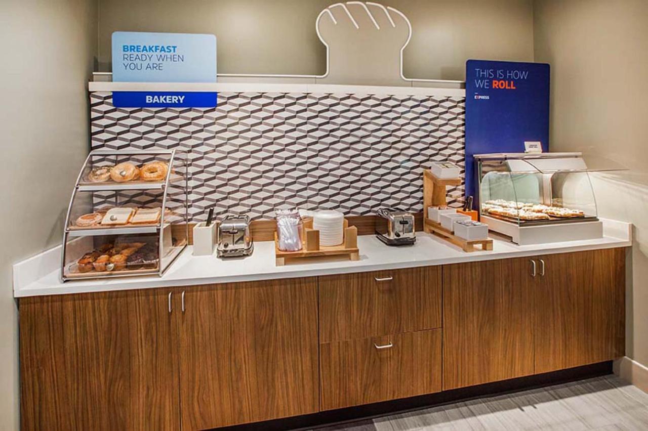 Holiday Inn Express & Suites Nevada By Ihg Bagian luar foto