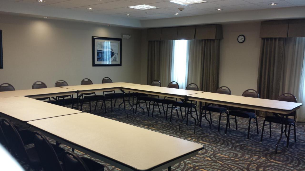Holiday Inn Express & Suites Nevada By Ihg Bagian luar foto