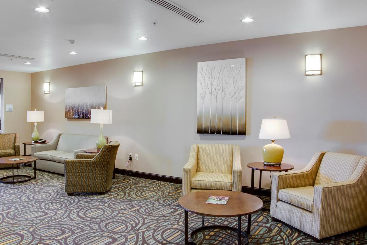 Holiday Inn Express & Suites Nevada By Ihg Bagian luar foto