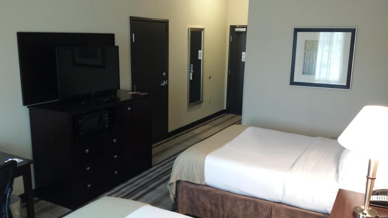 Holiday Inn Express & Suites Nevada By Ihg Bagian luar foto