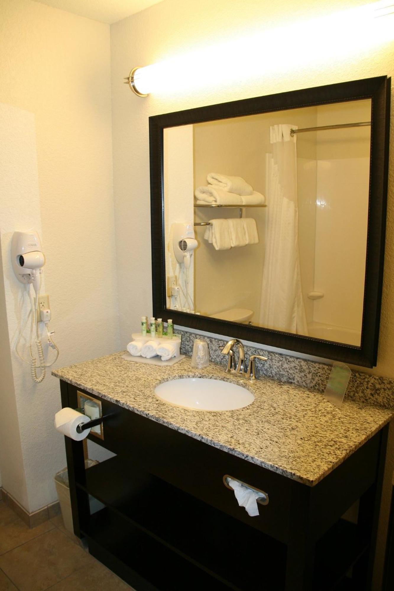 Holiday Inn Express & Suites Nevada By Ihg Bagian luar foto