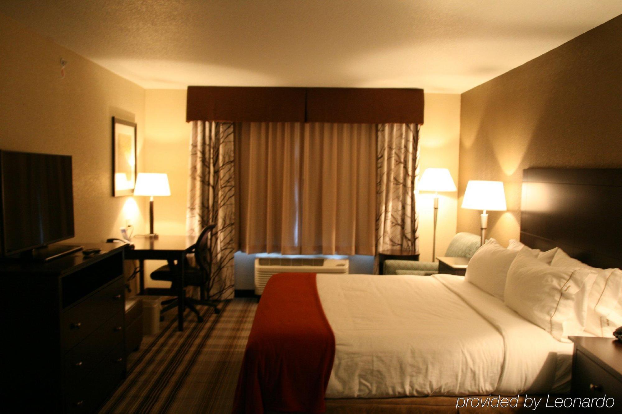 Holiday Inn Express & Suites Nevada By Ihg Bagian luar foto