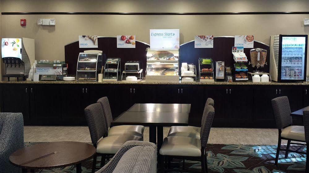 Holiday Inn Express & Suites Nevada By Ihg Bagian luar foto