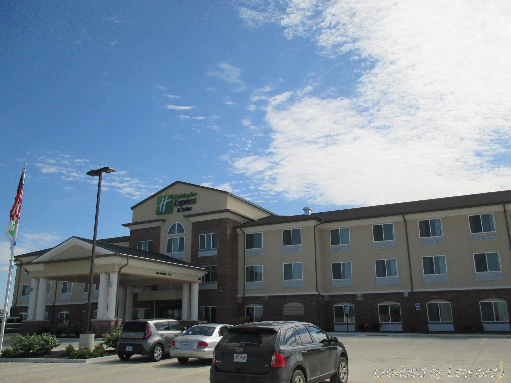 Holiday Inn Express & Suites Nevada By Ihg Bagian luar foto