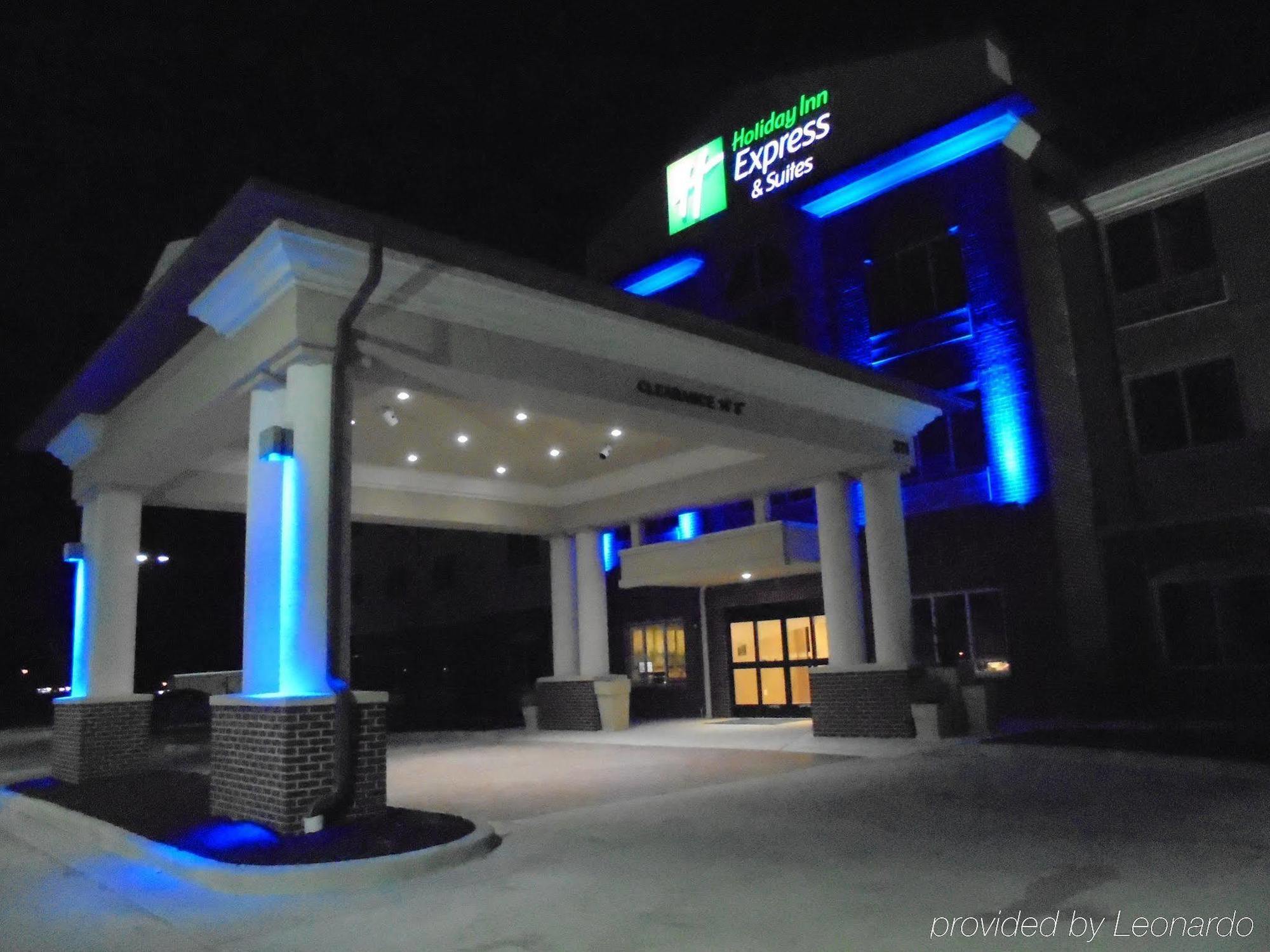 Holiday Inn Express & Suites Nevada By Ihg Bagian luar foto