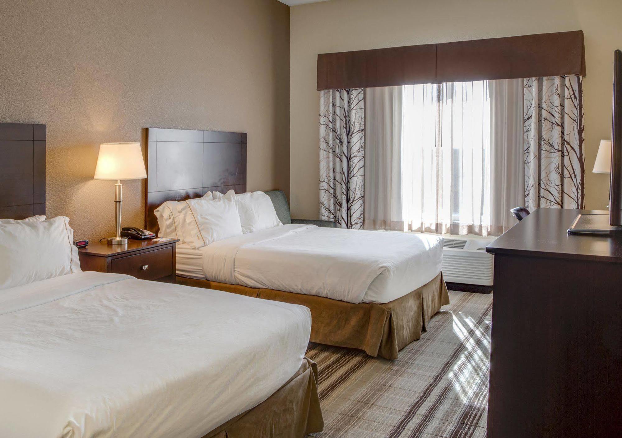 Holiday Inn Express & Suites Nevada By Ihg Bagian luar foto