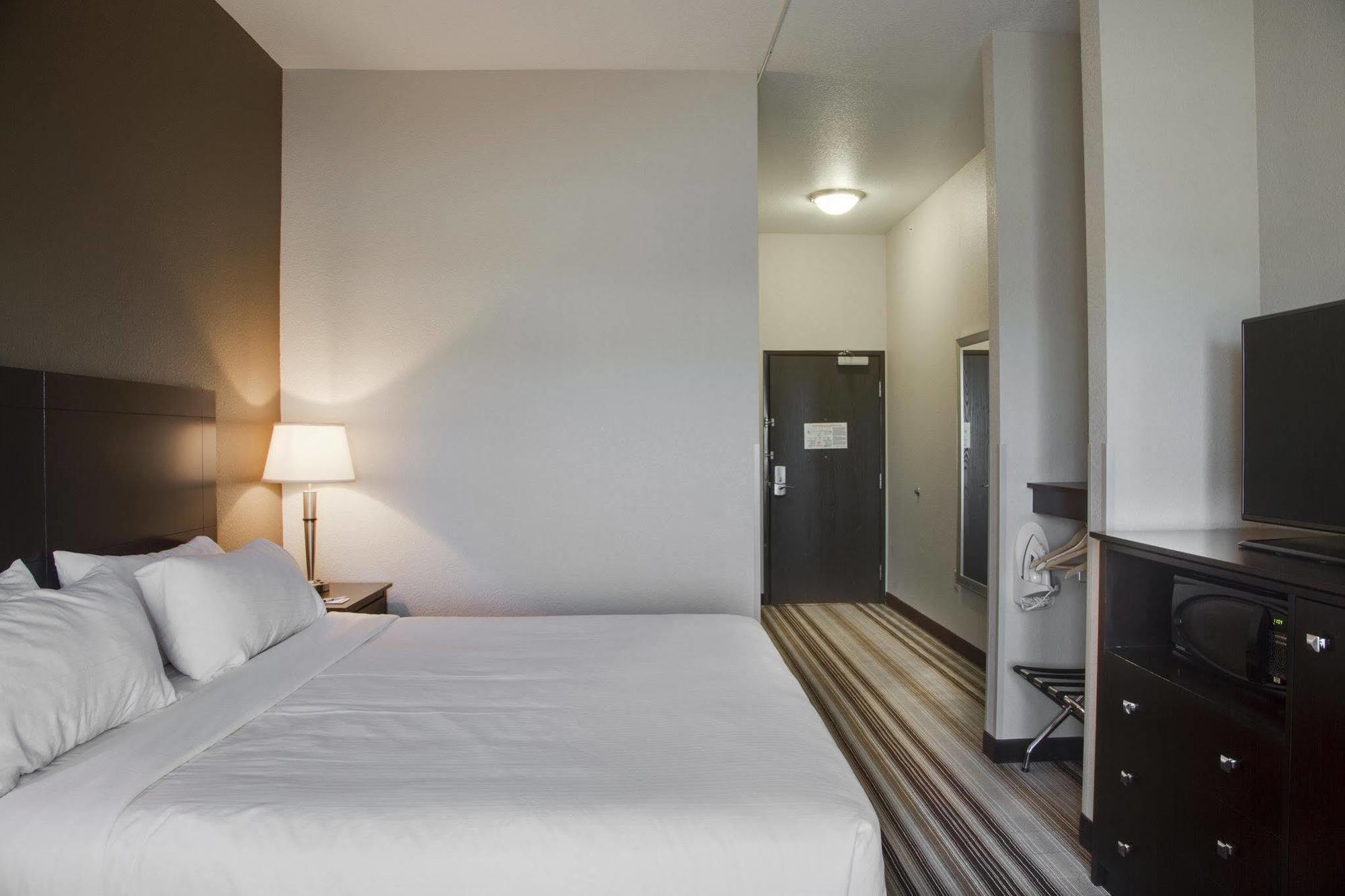 Holiday Inn Express & Suites Nevada By Ihg Bagian luar foto
