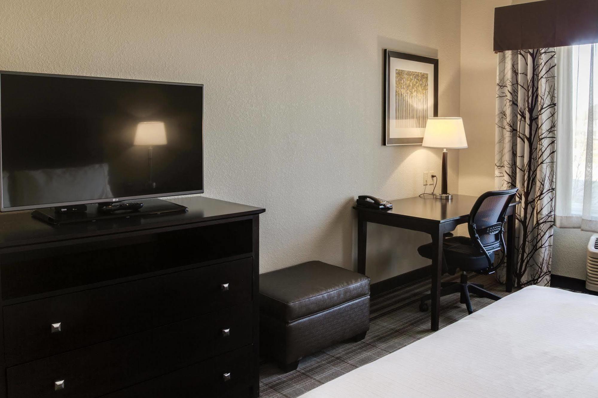 Holiday Inn Express & Suites Nevada By Ihg Bagian luar foto