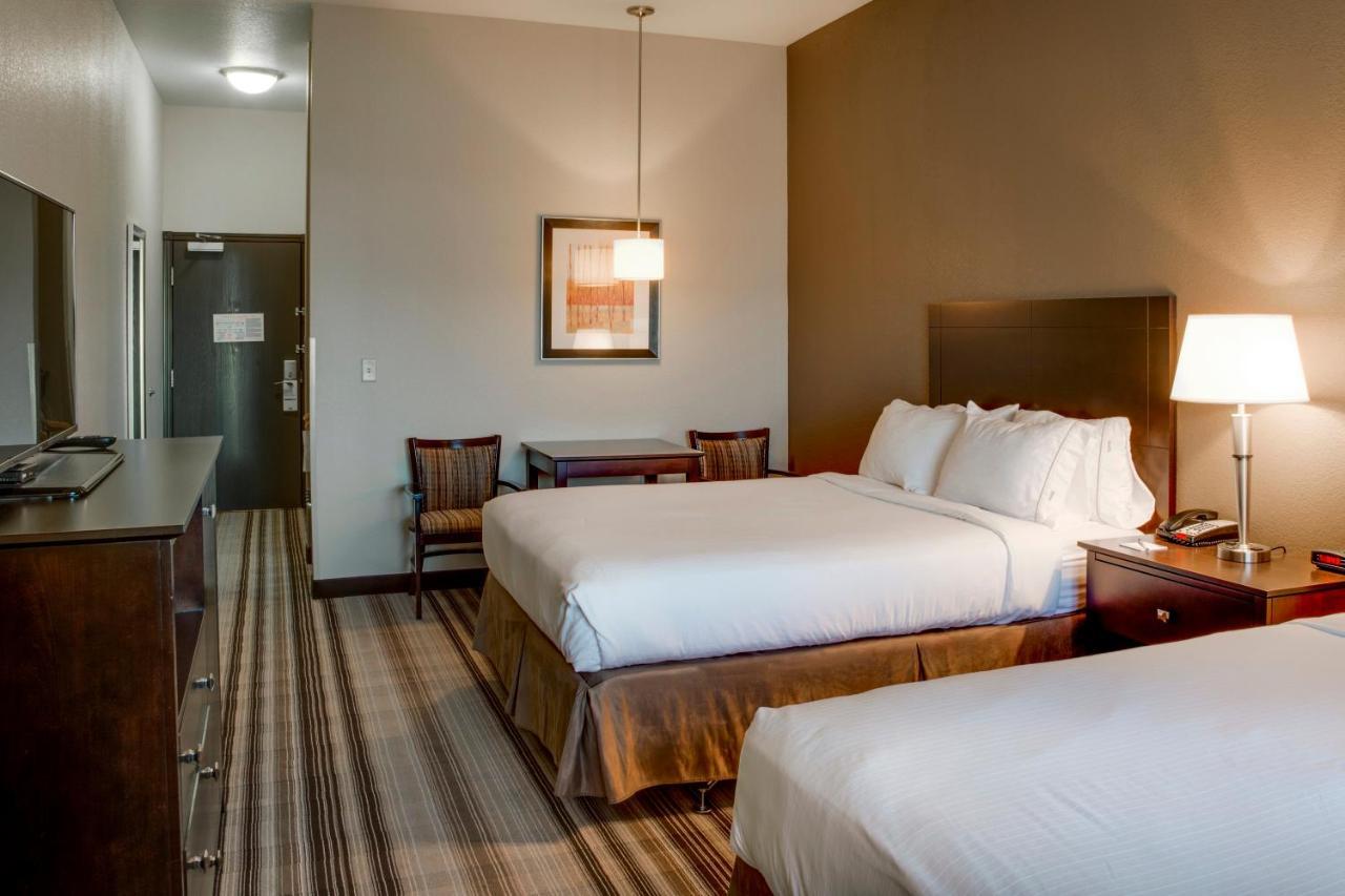 Holiday Inn Express & Suites Nevada By Ihg Bagian luar foto